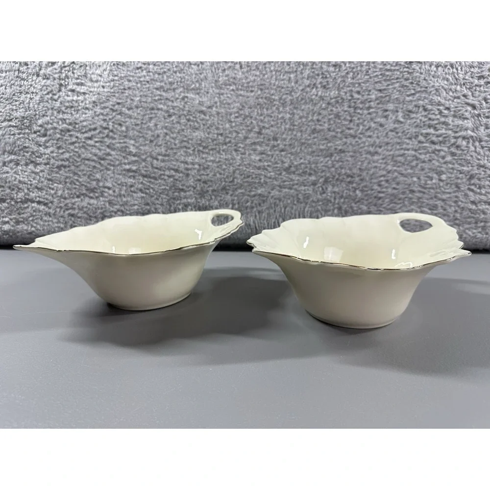VINTAGE Porcelain Leaf‎ Shaped Bowls Serving Candy Gravy Boat Lot of 2